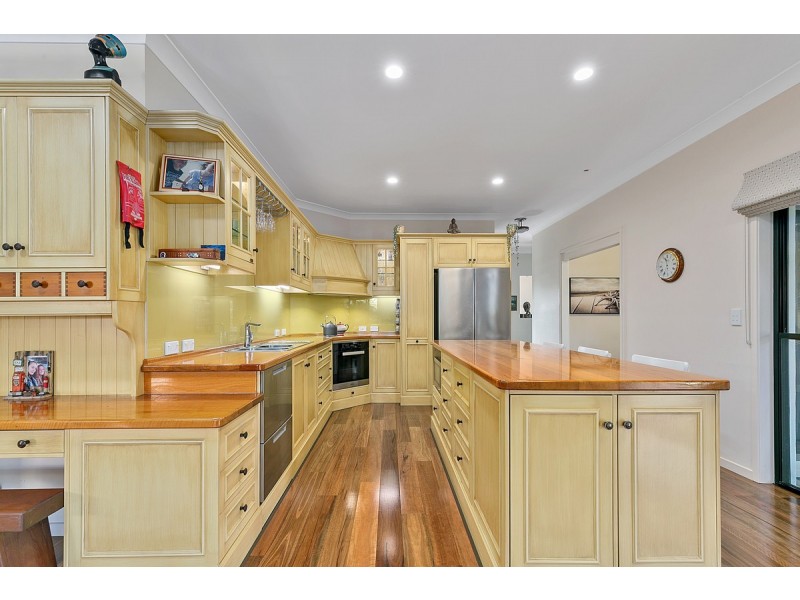 8 Seabrae Drive, Redland Bay QLD 4165