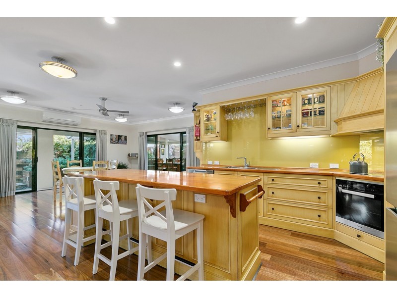 8 Seabrae Drive, Redland Bay QLD 4165
