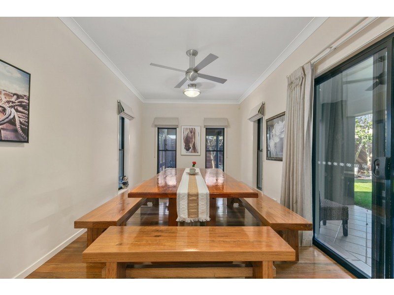8 Seabrae Drive, Redland Bay QLD 4165