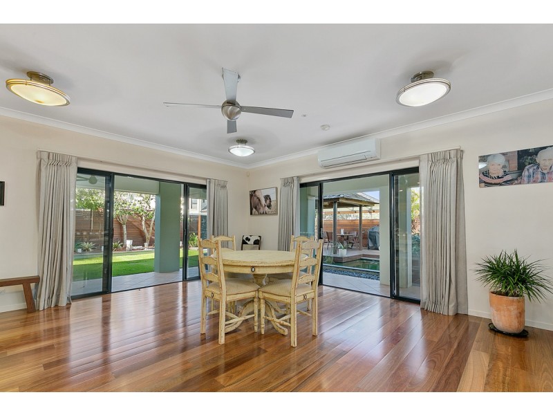 8 Seabrae Drive, Redland Bay QLD 4165