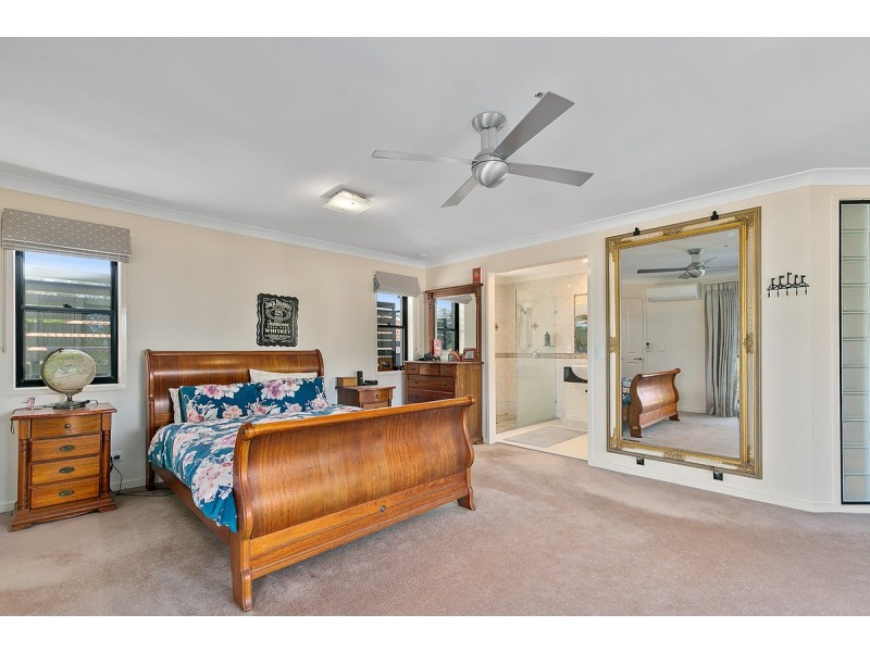 8 Seabrae Drive, Redland Bay QLD 4165