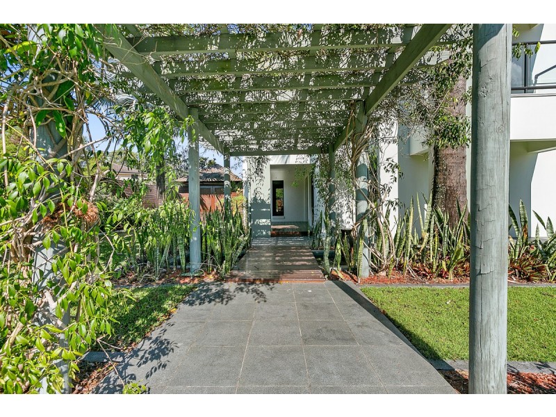 8 Seabrae Drive, Redland Bay QLD 4165