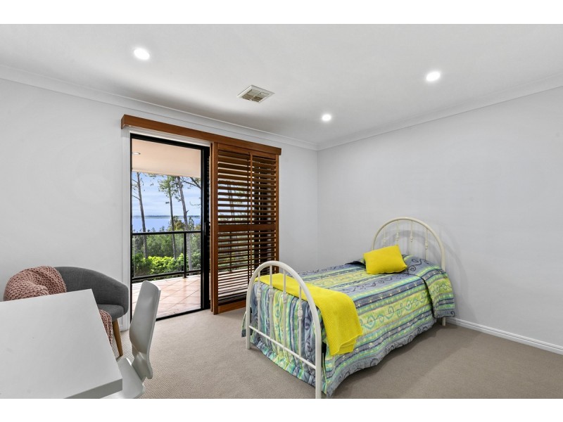 21 The Rampart, Redland Bay QLD 4165
