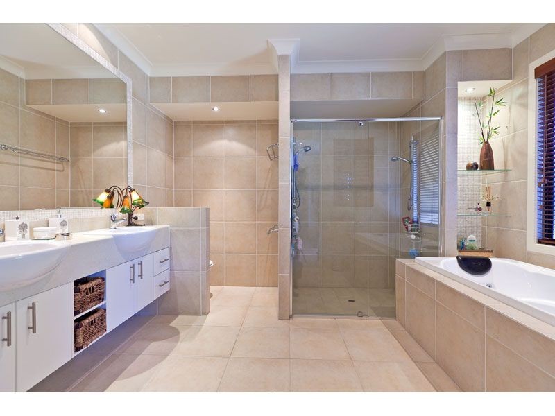 8 Whepstead Avenue, Wellington Point QLD 4160