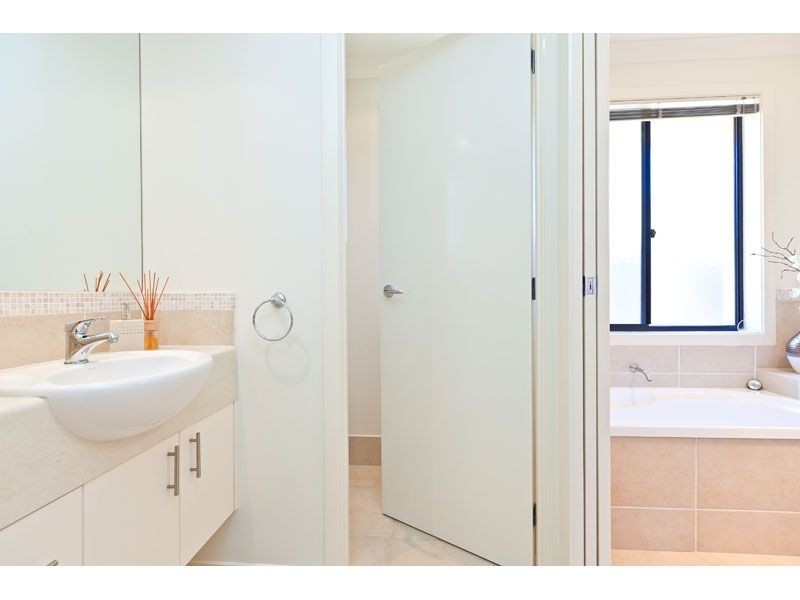 8 Whepstead Avenue, Wellington Point QLD 4160