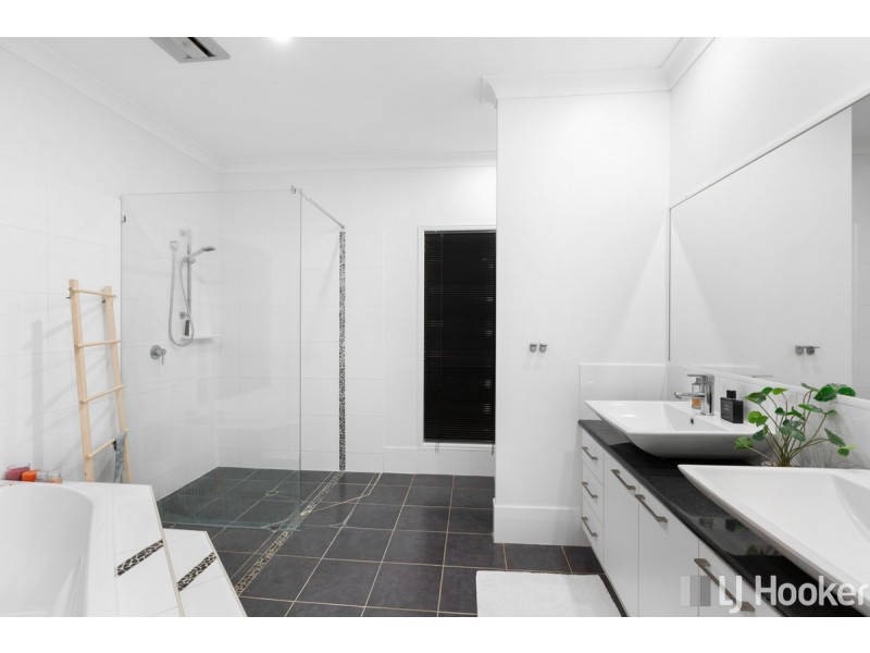 331 Esplanade, Redland Bay QLD 4165