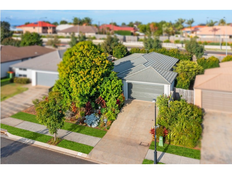 136 Bankswood Drive, Redland Bay QLD 4165