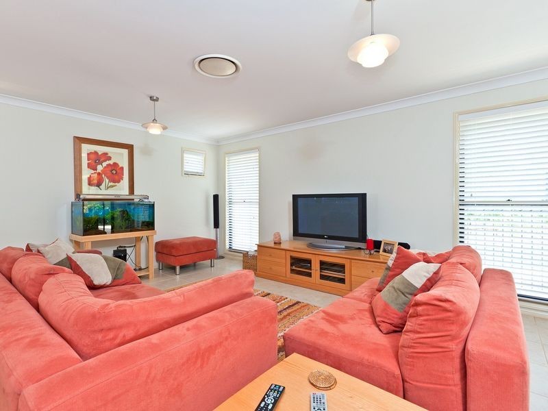 24 Trafalgar Vale Avenue, Wellington Point QLD 4160