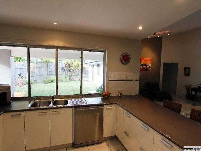 2 Zeus Court, Cleveland QLD 4163