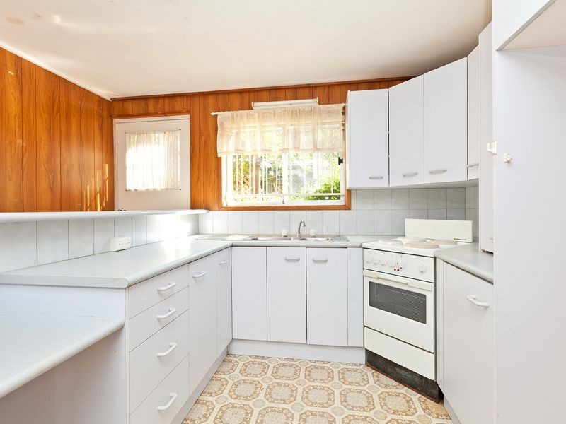 42 Bates Drive, Birkdale QLD 4159