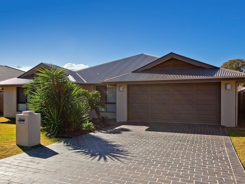 7 Mervyn Cres, Redland Bay QLD 4165
