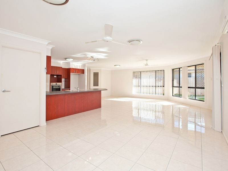 7 Mervyn Cres, Redland Bay QLD 4165