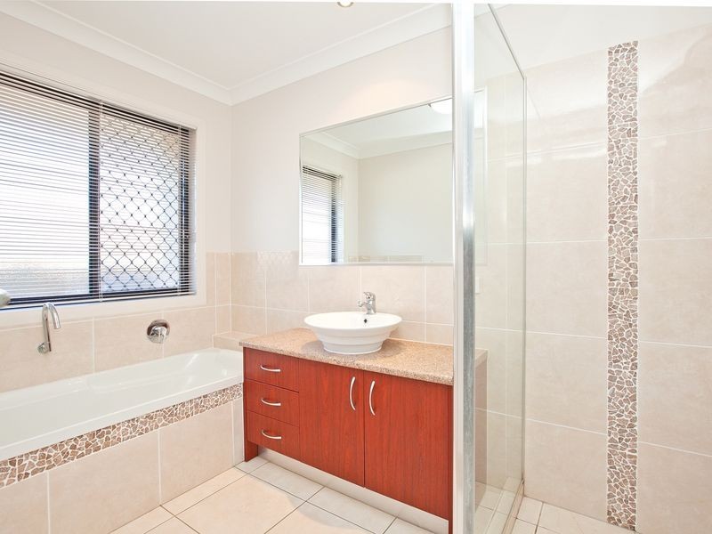 7 Mervyn Cres, Redland Bay QLD 4165