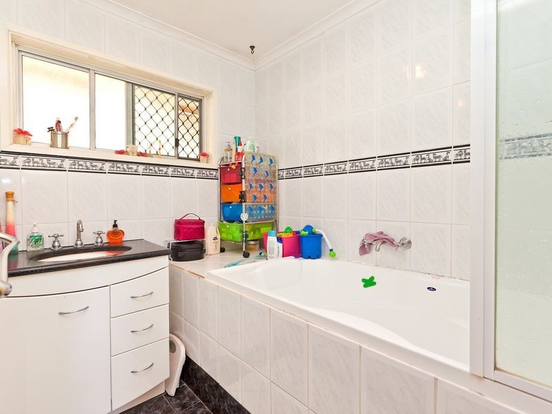 8 Marginalia Court, Cleveland QLD 4163