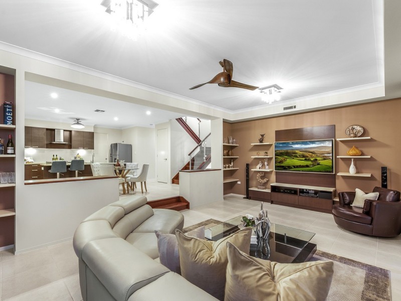 27 Staveley Close, Sinnamon Park QLD 4073