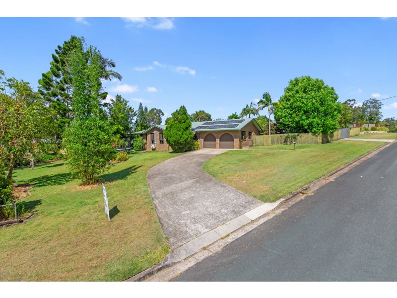 2 Banksia Street, Redland Bay QLD 4165