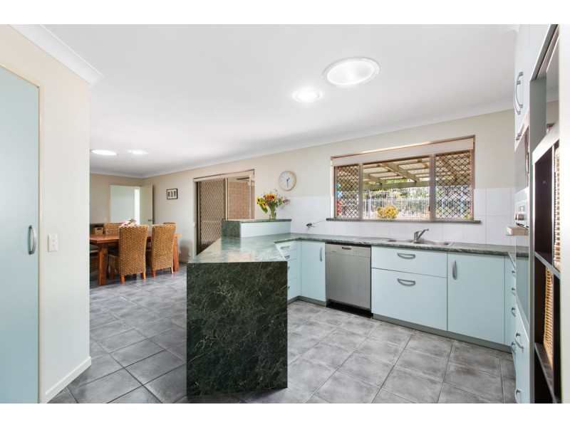 2 Banksia Street, Redland Bay QLD 4165