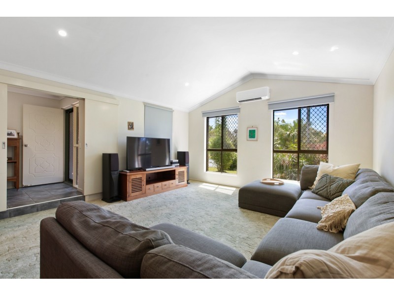 2 Banksia Street, Redland Bay QLD 4165