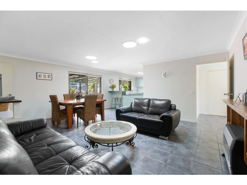 2 Banksia Street, Redland Bay QLD 4165