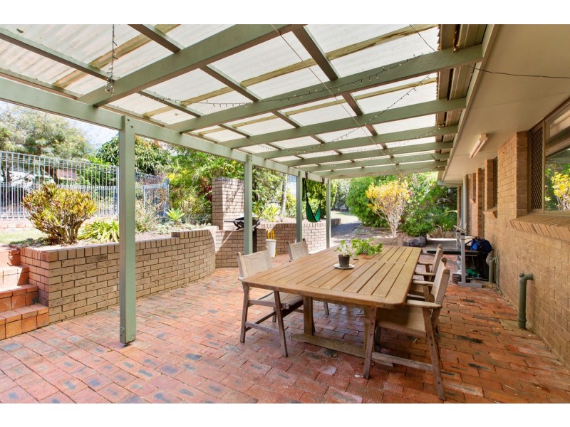 2 Banksia Street, Redland Bay QLD 4165