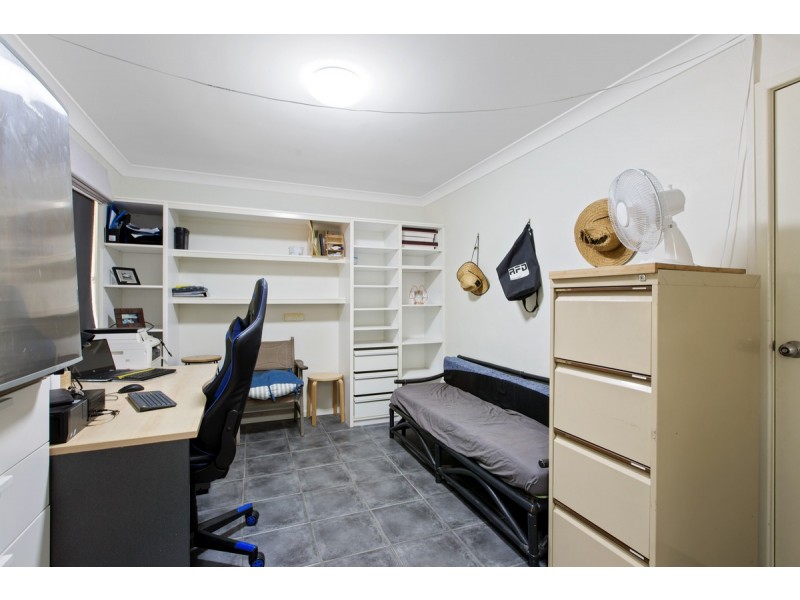 2 Banksia Street, Redland Bay QLD 4165