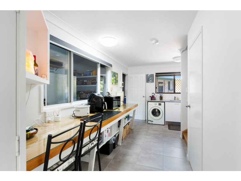 2 Banksia Street, Redland Bay QLD 4165