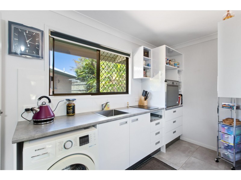 2 Banksia Street, Redland Bay QLD 4165