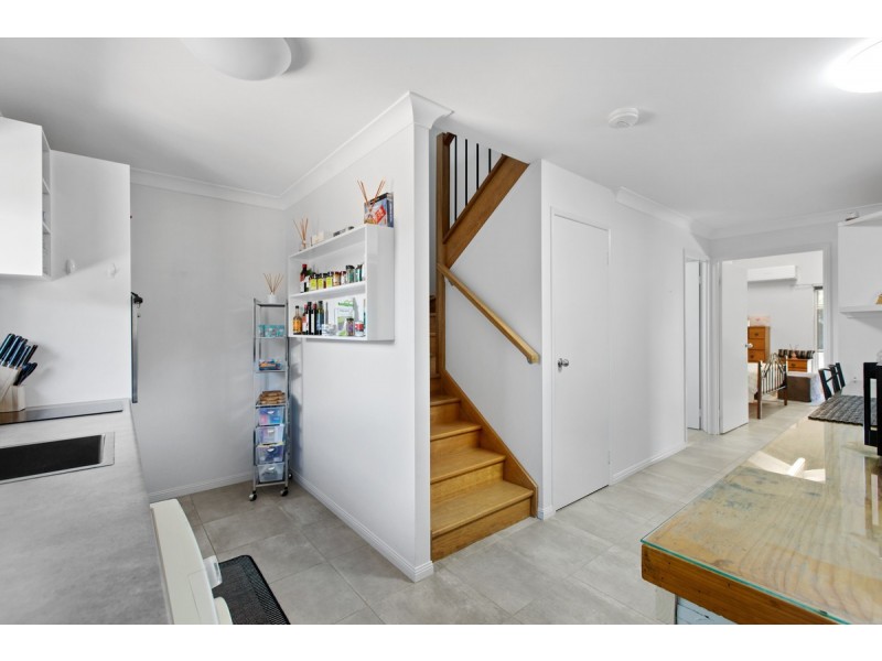 2 Banksia Street, Redland Bay QLD 4165