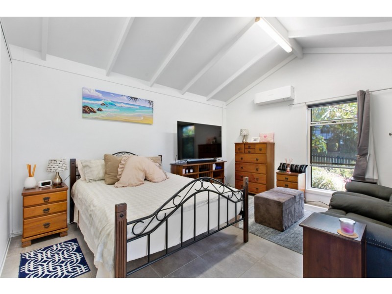 2 Banksia Street, Redland Bay QLD 4165