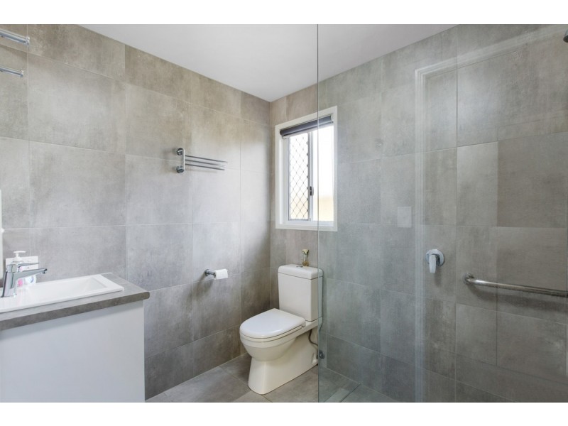 2 Banksia Street, Redland Bay QLD 4165