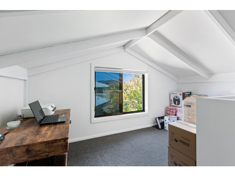 2 Banksia Street, Redland Bay QLD 4165
