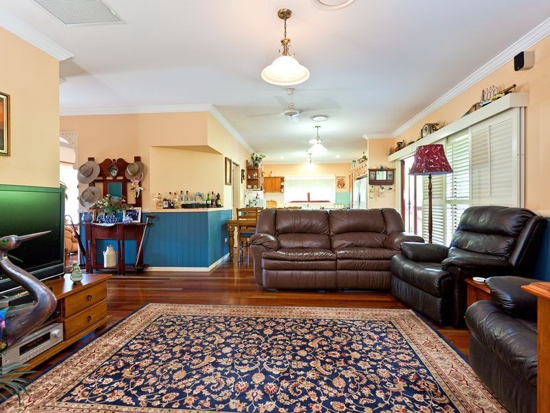 18 Grevillea Street, Redland Bay QLD 4165