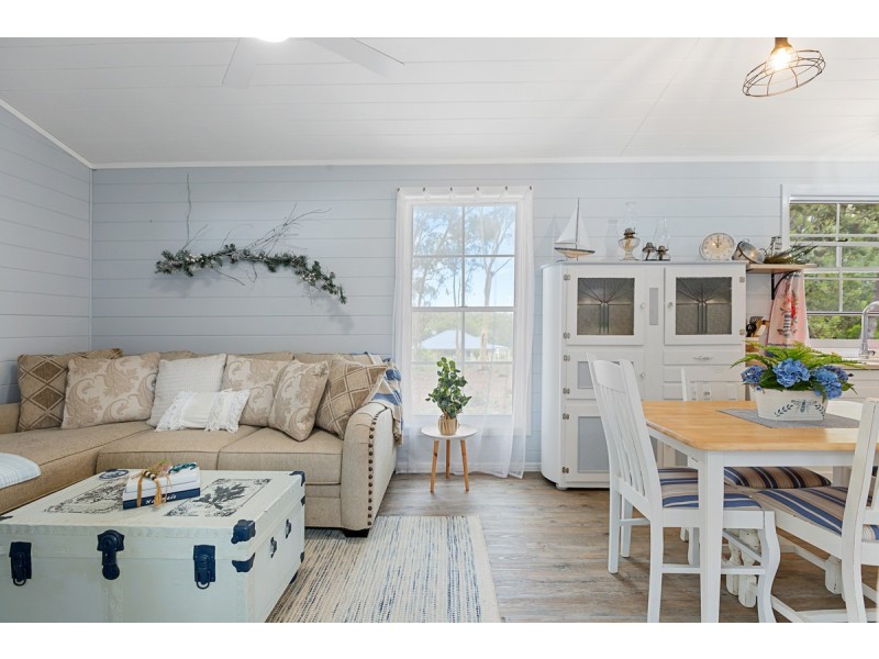 35 Cowderoy Drive, Russell Island QLD 4184