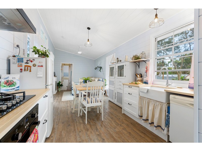 35 Cowderoy Drive, Russell Island QLD 4184