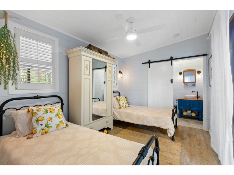 35 Cowderoy Drive, Russell Island QLD 4184