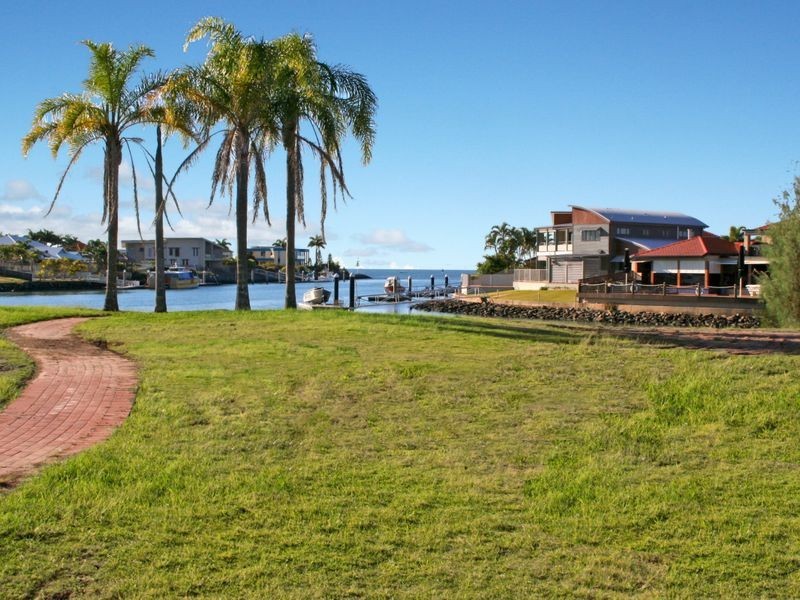 1 Bonaventure Court, Raby Bay QLD 4163