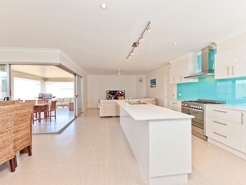 9 Daly Place, Redland Bay QLD 4165