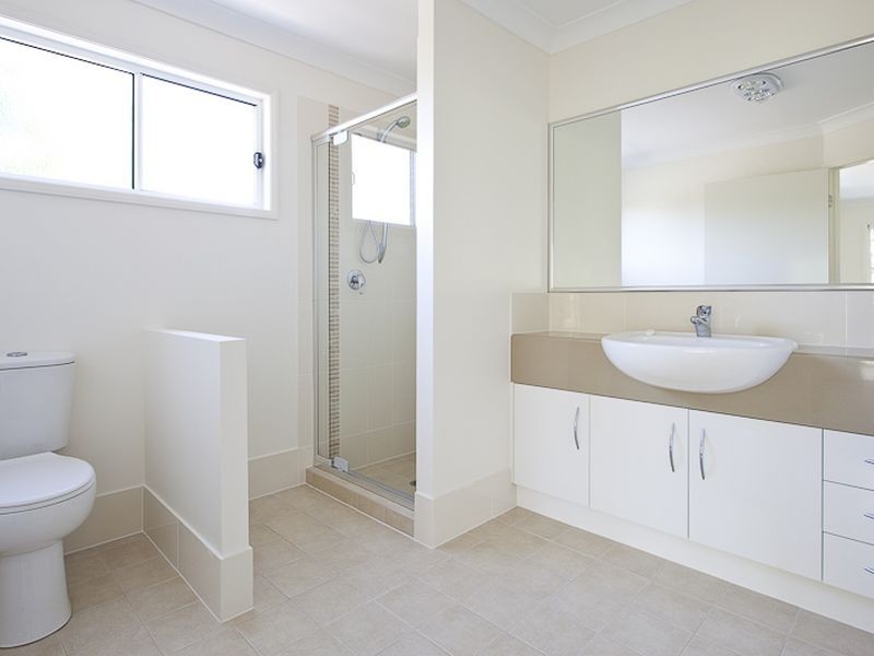 12 Valley Road, Wellington Point QLD 4160