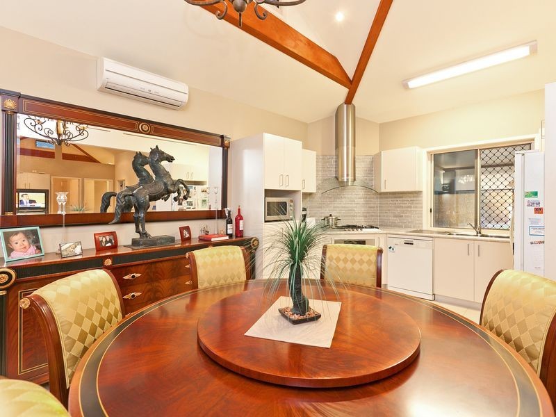 317 Woodlands Drive, Sheldon QLD 4157