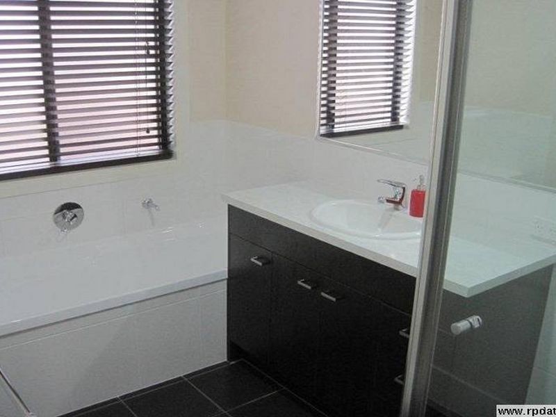 2 Foote Street, Redland Bay QLD 4165