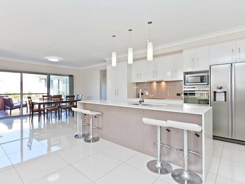 10 Sapium Road, Redland Bay QLD 4165