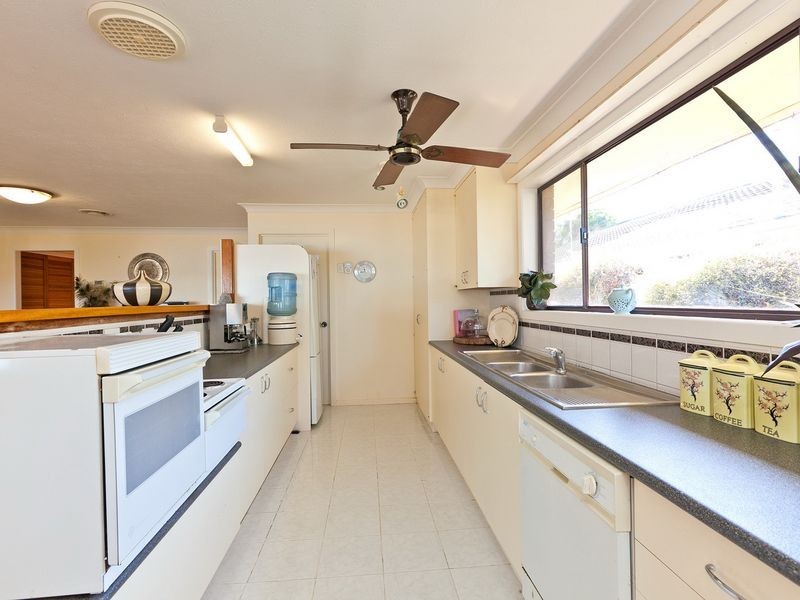 8 Waterfront Easement, Redland Bay QLD 4165