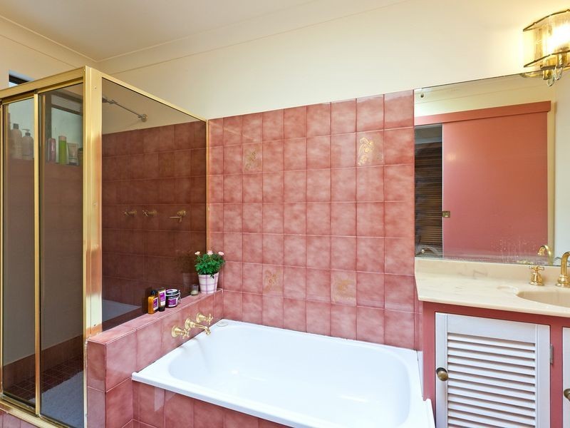 8 Waterfront Easement, Redland Bay QLD 4165