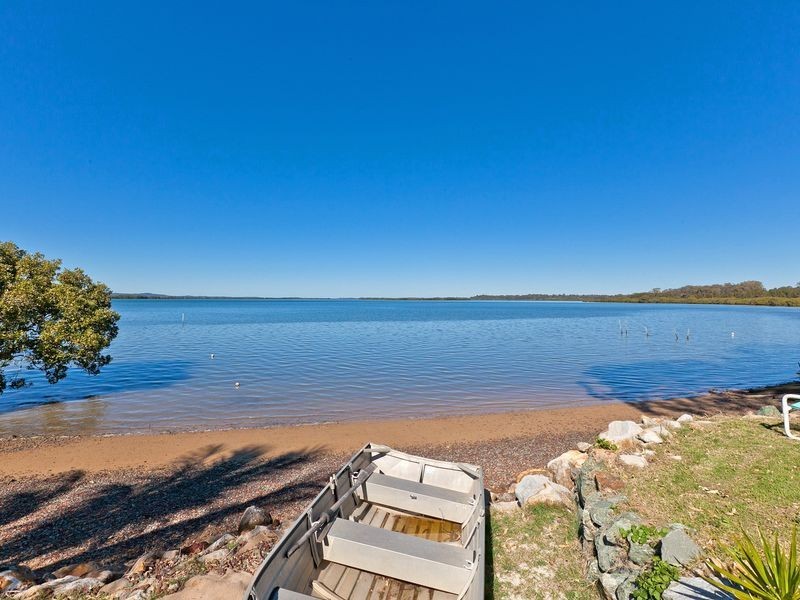 8 Waterfront Easement, Redland Bay QLD 4165