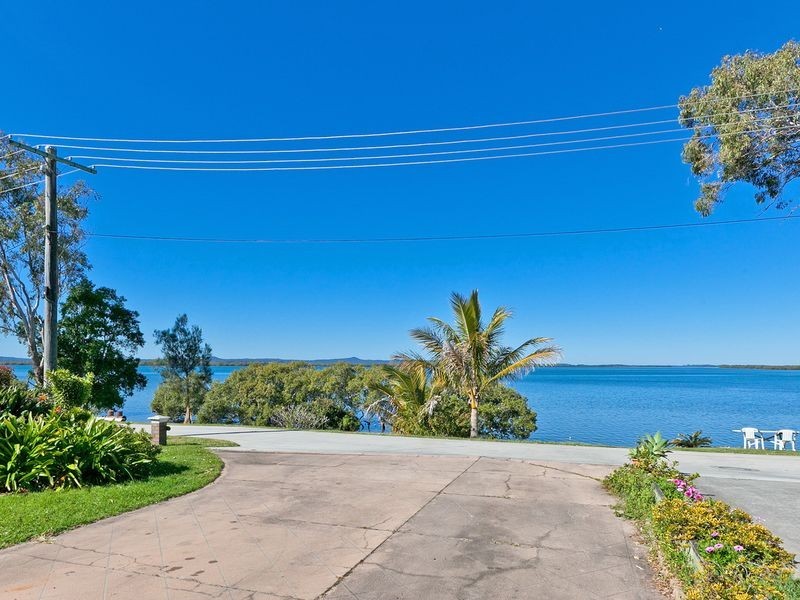 8 Waterfront Easement, Redland Bay QLD 4165