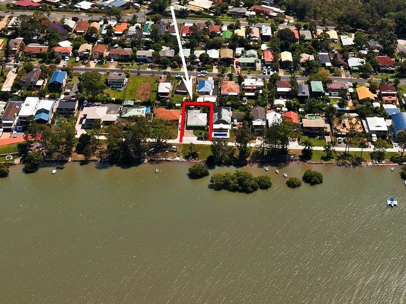 8 Waterfront Easement, Redland Bay QLD 4165