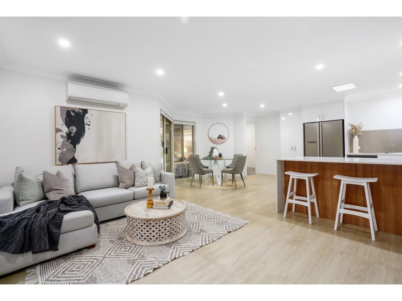 27 Olympic Place, Sinnamon Park QLD 4073