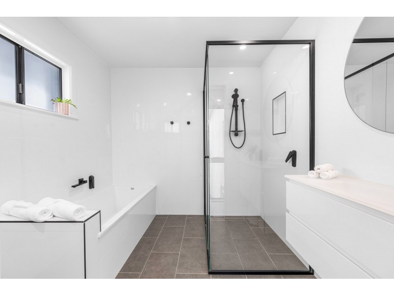 345 Main Road, Wellington Point QLD 4160