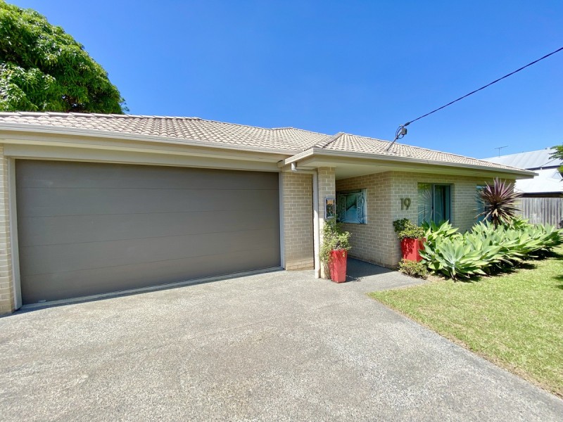 19 Tina Street, Redland Bay QLD 4165