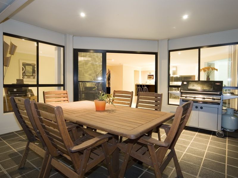 24 Waterville Drive, Thornlands QLD 4164